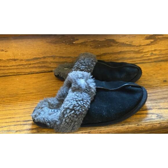 UGG Scuffette II Slipper Black Suede Shearling Womans 9 Cozy Comfy - Picture 1 of 7